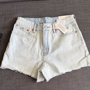 American Eagle curvy Relaxed Short size 2